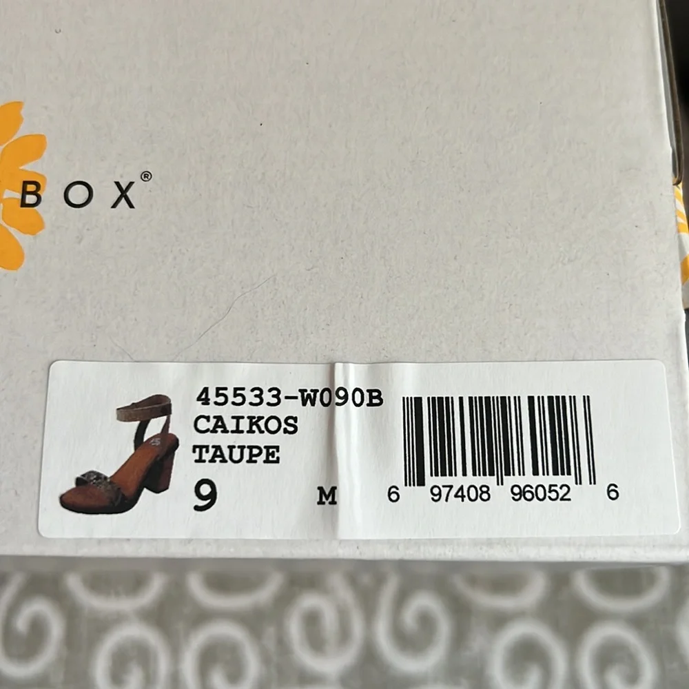 Yellowbox Caikos strappy open toe sandals - Picture 2 of 4